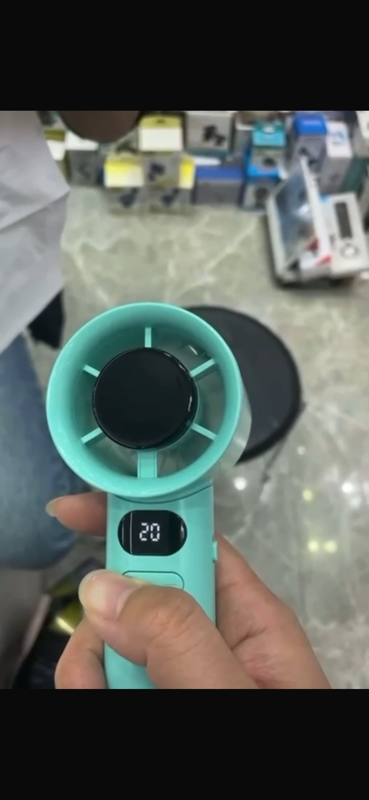 LA CHALEUR N’A AUCUNE CHANCE FACE À CE MINI VENTILATEUR TURBO